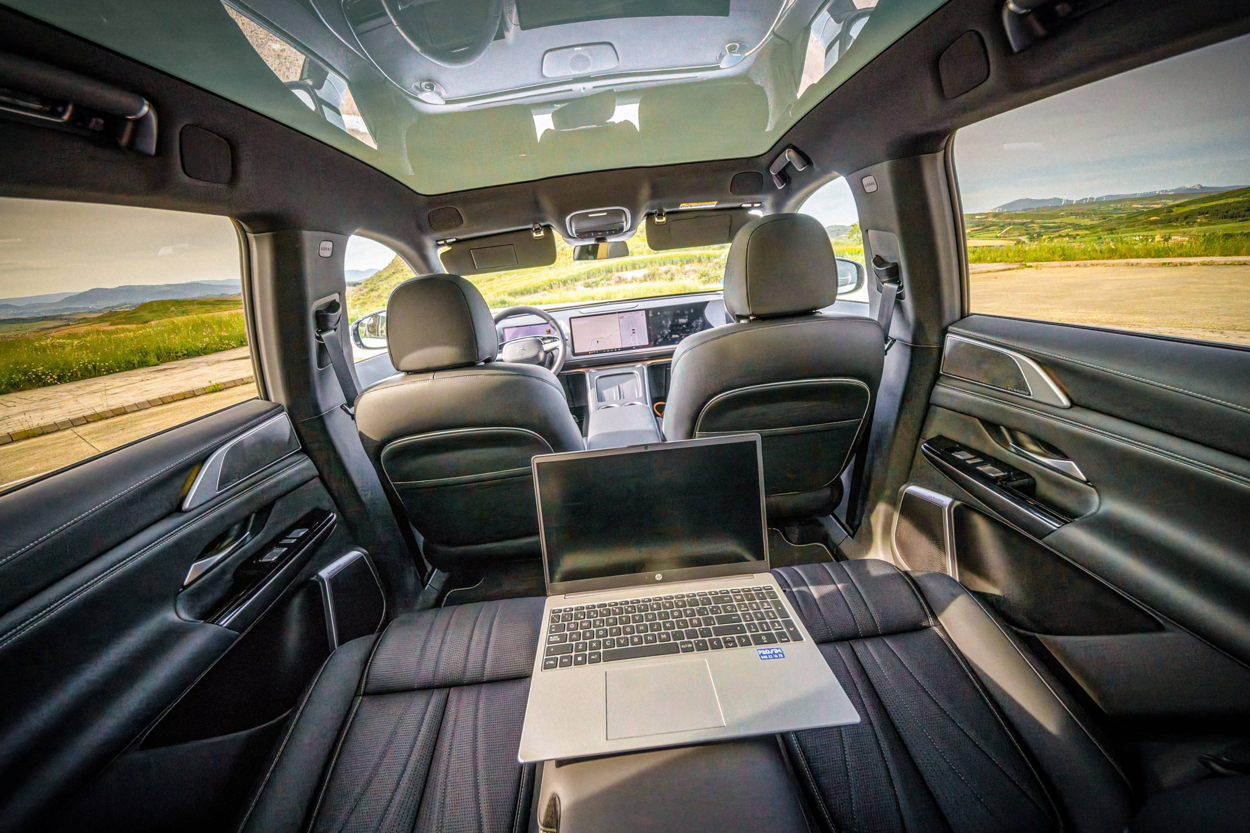 interior de choche eléctrico suv